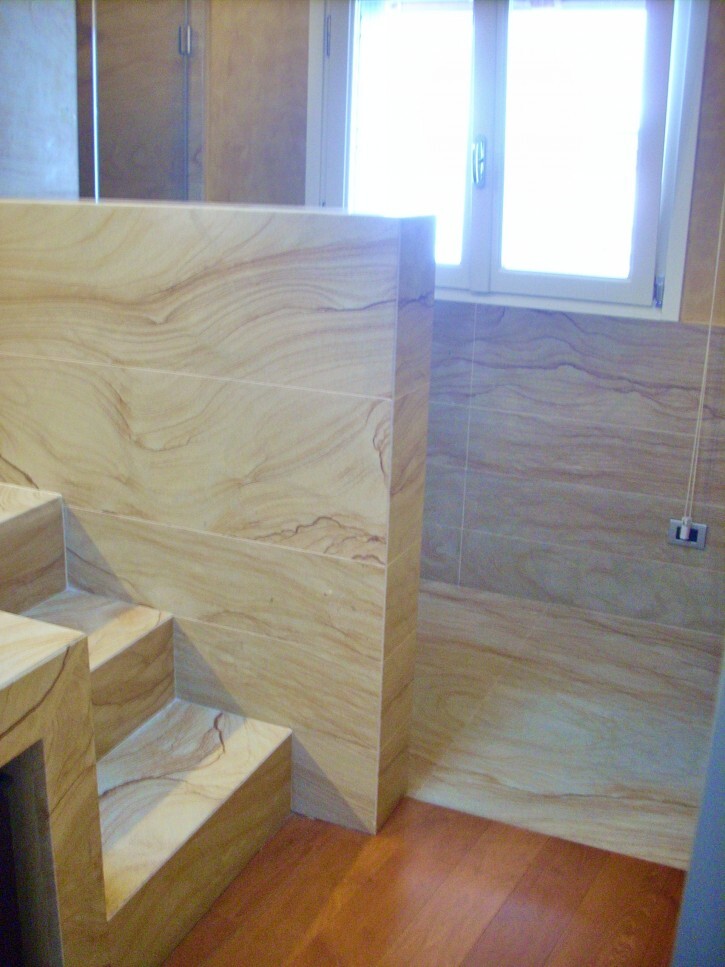 trattamento idro/oleorepellente antimacchia su pavimenti e rivestimenti in pietra trattamento antimacchia idro/oleorepellente su pavimento e rivestimento in pietra di una stanza da bagno